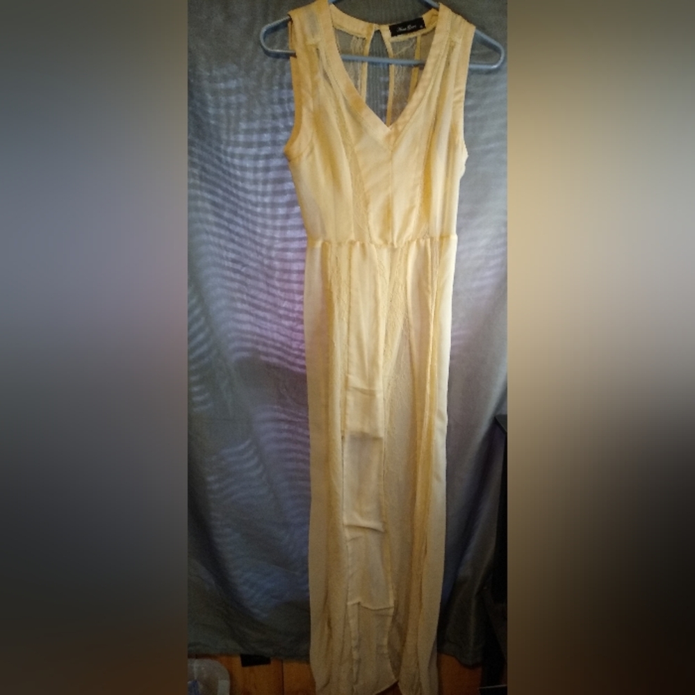 Elegant Ann Grace Cream Sheer And Lace Sleeveless Maxi Dress
